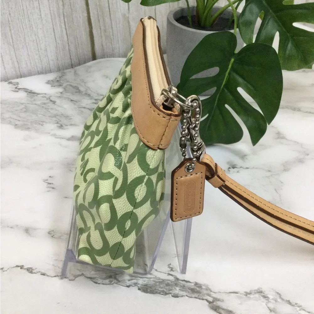 NWOT COACH Green Signature Pattern Wristlet